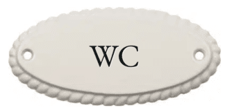 Dørskilt hvidlakeret messing. Gravering er inkluderet i prisen. 100 x 45 mm.